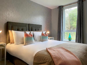 Beautiful West End Flat with Private Parking